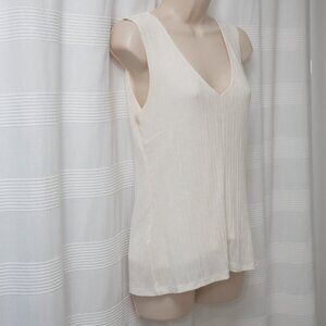 NWOT Textured V-Neck Sleeveless Camisole